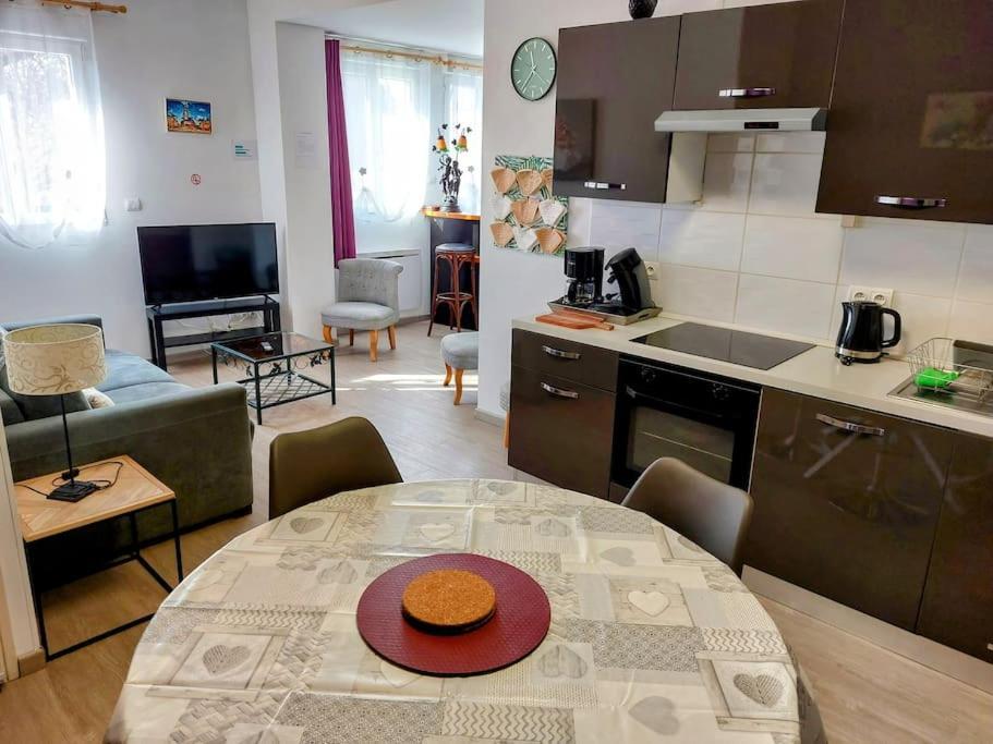 Gite 65 M2 200 M Gare T-G-V 400 M Centre-Ville Grand Parking 250 Places Gratuit Face Au Logement Arras Exterior photo