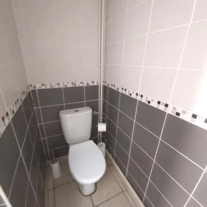 Gite 65 M2 200 M Gare T-G-V 400 M Centre-Ville Grand Parking 250 Places Gratuit Face Au Logement Arras Exterior photo